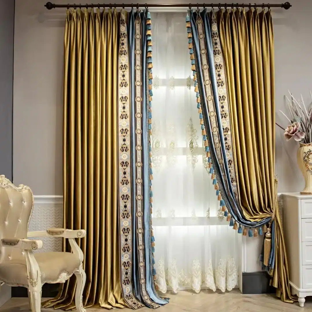 Rideaux style marocains dorés et bleus à broderies élégantes