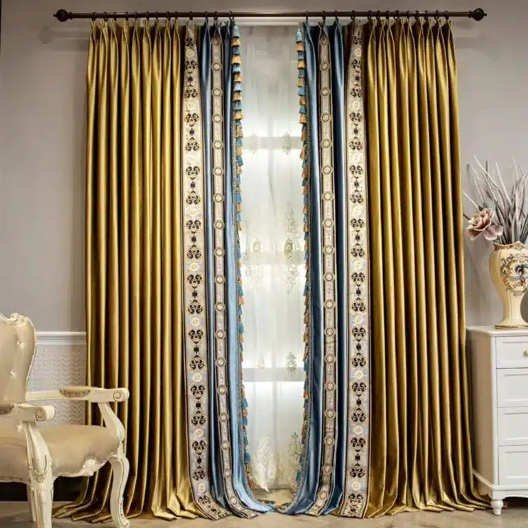 Rideaux style marocains dorés et bleus à broderies élégantes