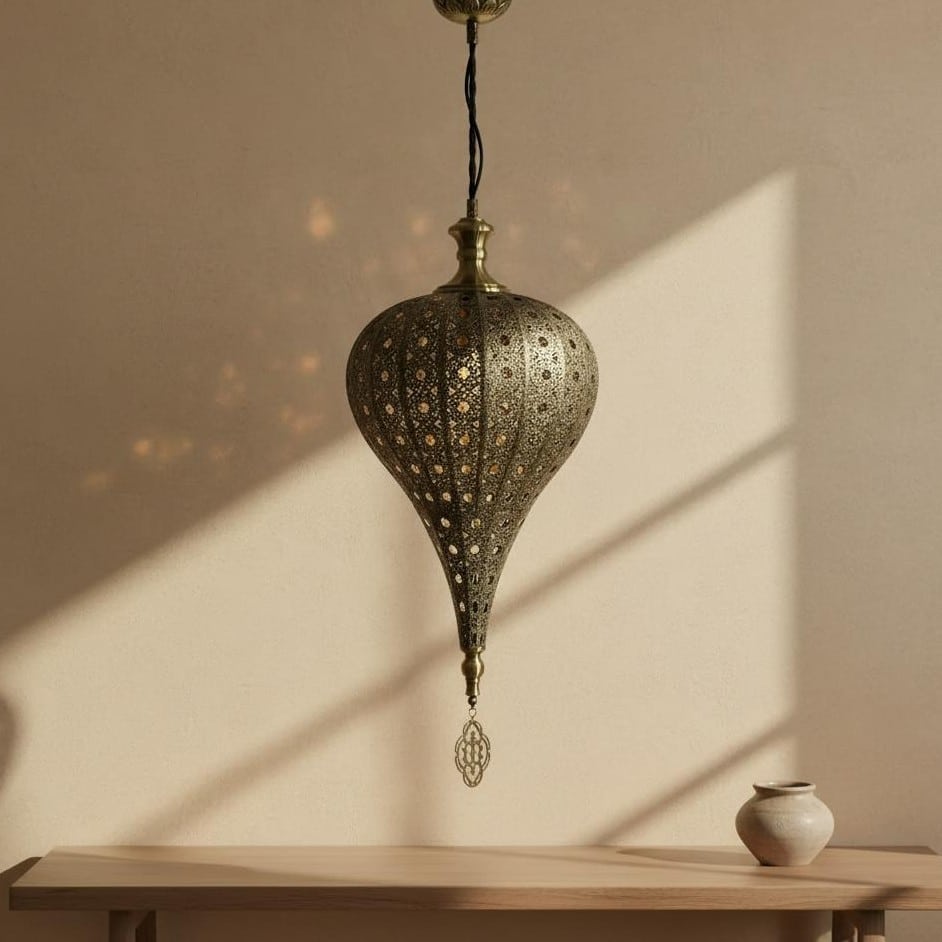 Suspension marocaine en fonte avec motif ajouré