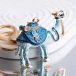 Porte-clés de Chameau avec Selle Arabesques et Strass 3