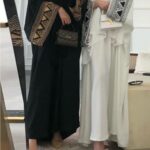 Kaftan-marocain-en-polyester-fluide-avec-manches-kimono-brodees-et-col-en-V-picture-1