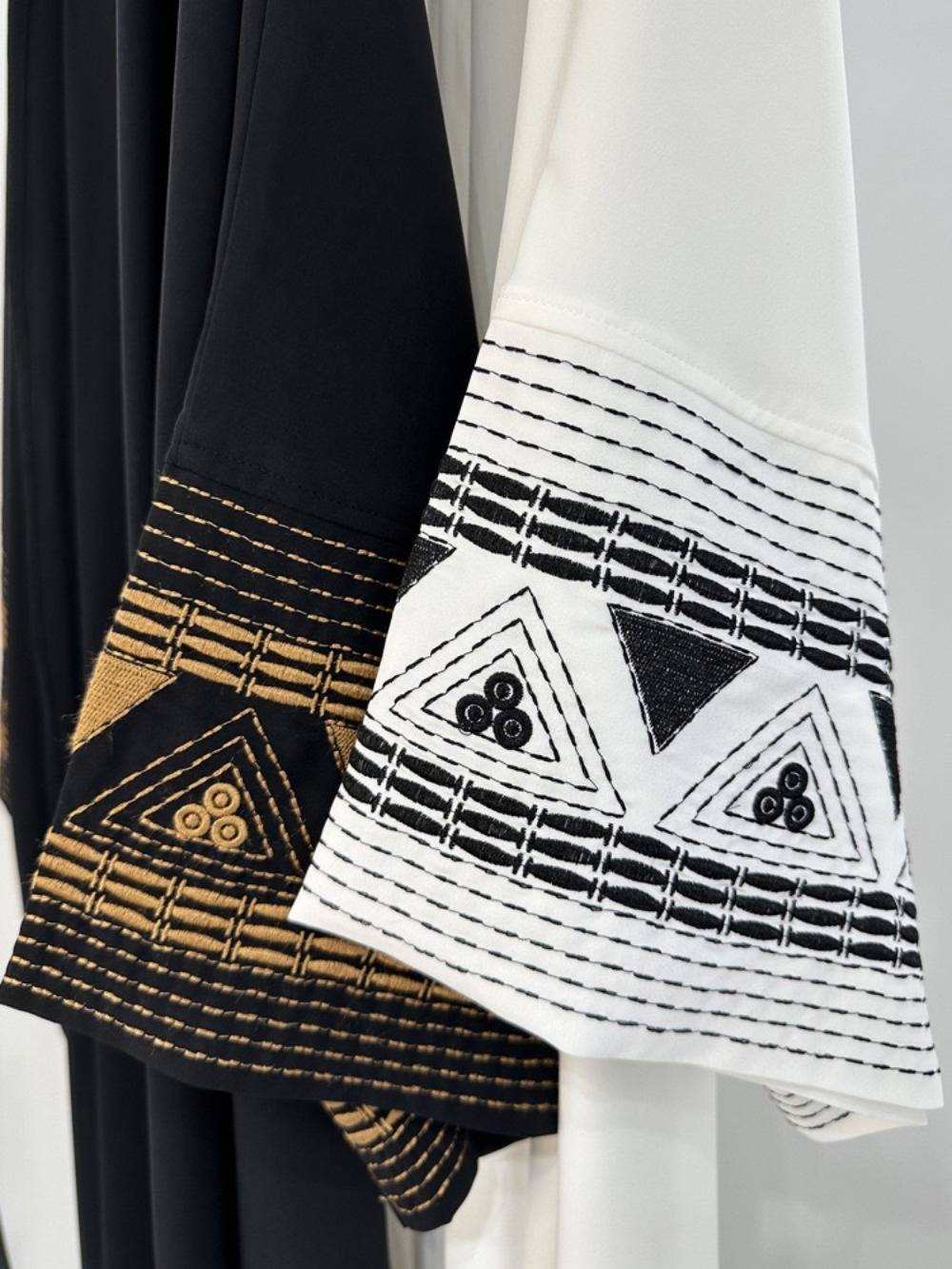 Abaya bordada inspirada no cafetã marroquino, mangas largas