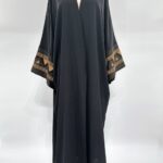 Kaftan-marocain-en-polyester-fluide-avec-manches-kimono-brodees-et-col-en-V-picture-7