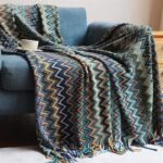 Plaid-tricote-main-en-acrylique-avec-motif-zigzag-multicolore-et-franges-picture-2