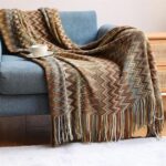Plaid-tricote-main-en-acrylique-avec-motif-zigzag-multicolore-et-franges-picture-7