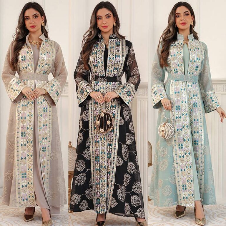 Robe-orientale-longue-brodee-avec-ceinture-et-manches-evasees-picture-1