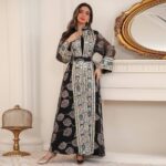 Robe-orientale-longue-brodee-avec-ceinture-et-manches-evasees-picture-5