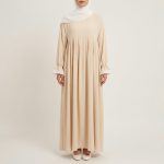 Robe-de-priere-avec-voile-manches-bouffantes-miniature